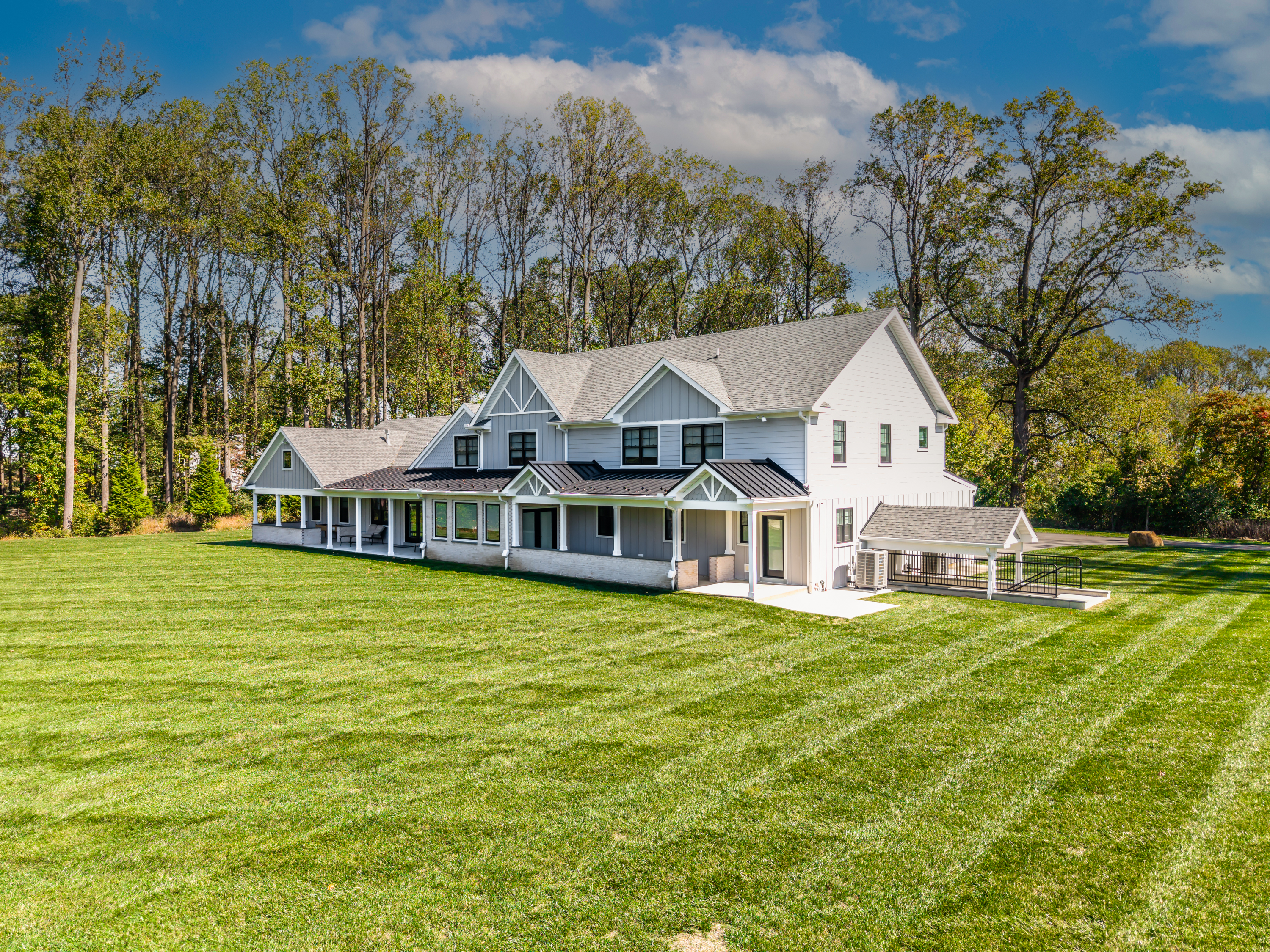 Aerial view of property surroundings